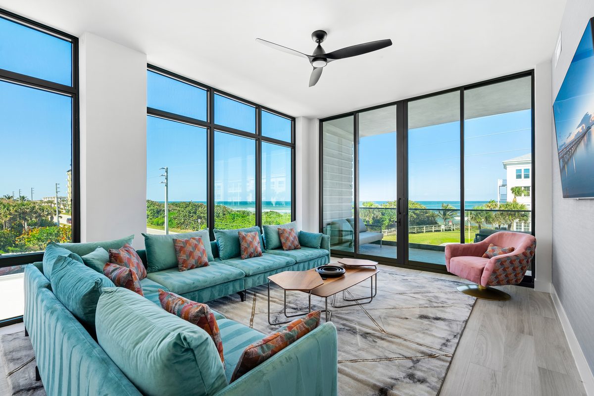 Harbor Island Beach Club living room